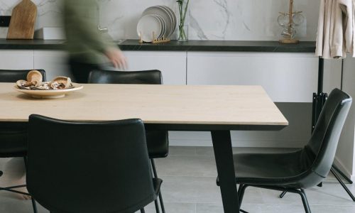 Giv spisestuen et nyt liv med de rette spisebordsstole